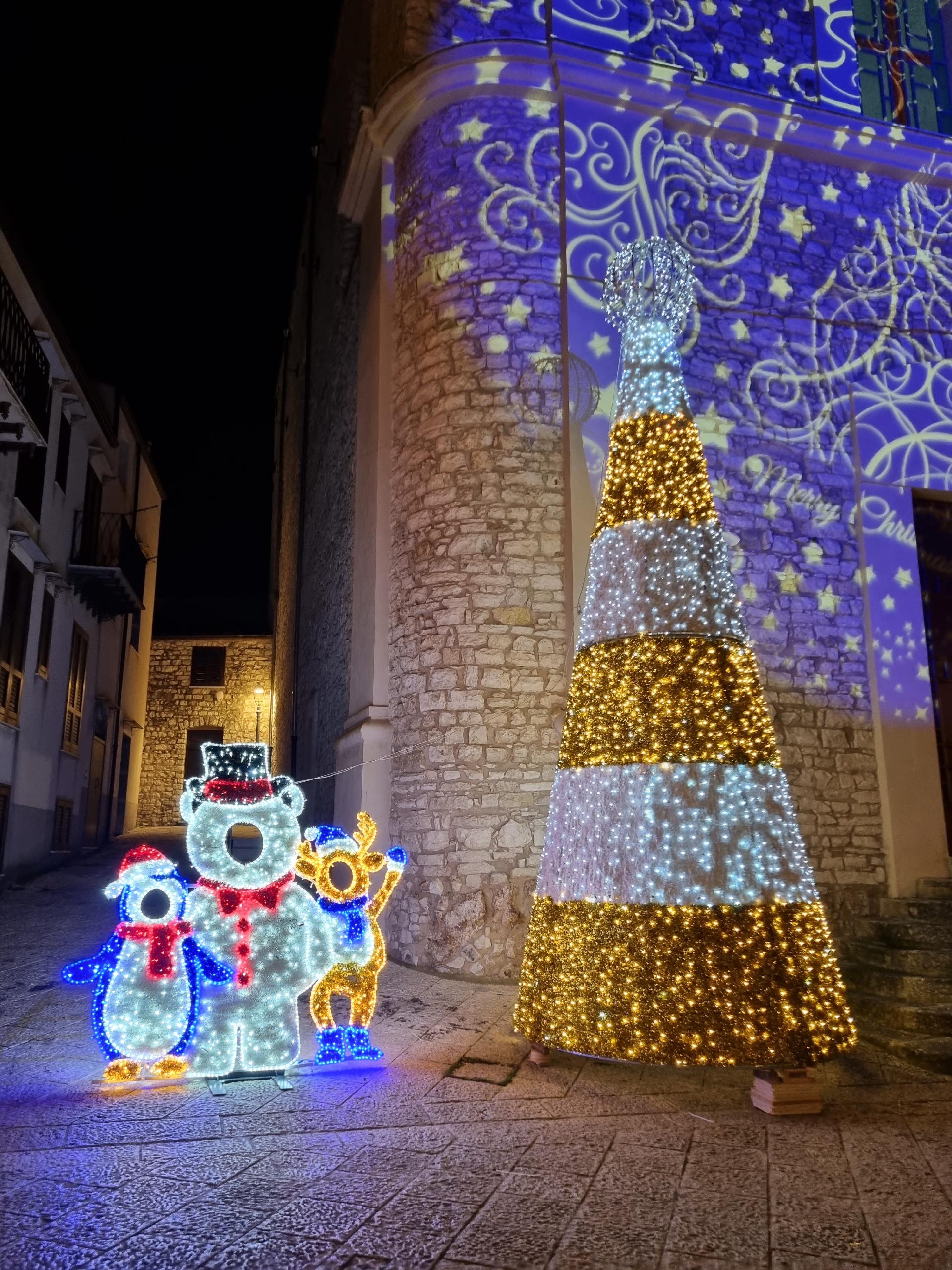 CORNICE SELFIE CON CAPPELLO E SCARPONI Luminarie Natalizie per Piazze