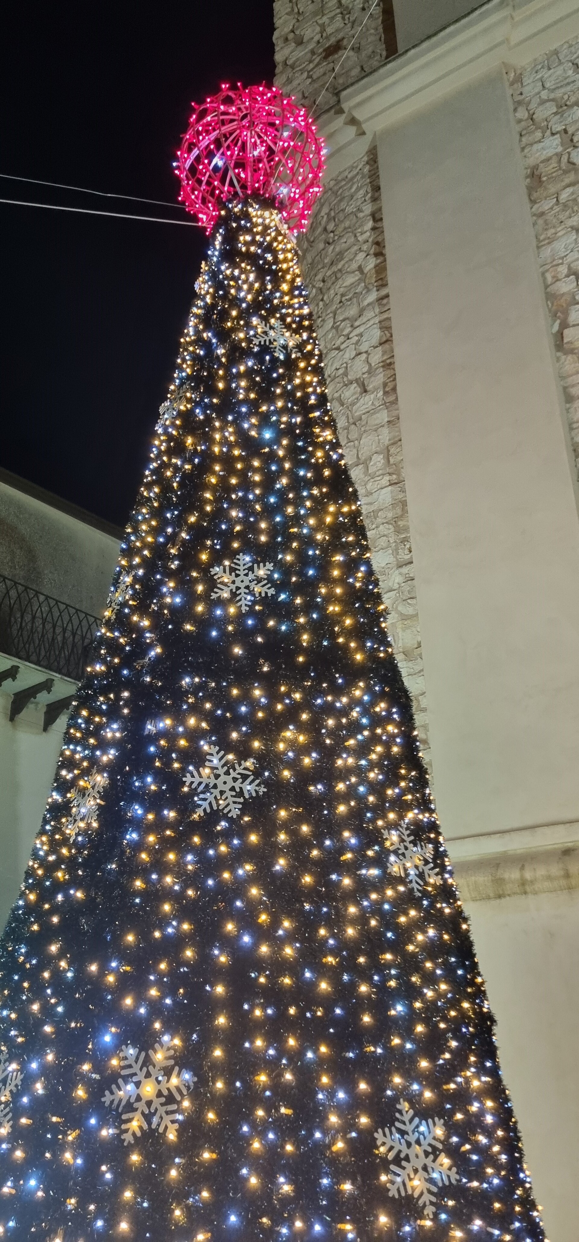 ALBERO CARPET VERDE CON FIOCCHI 7 mt Luminarie Natalizie per Piazze