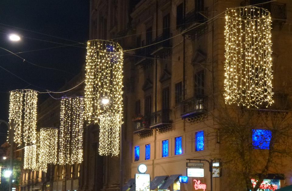 STRINGHE PER ADDOBBI STRADALI Luminarie Natalizie per Strade