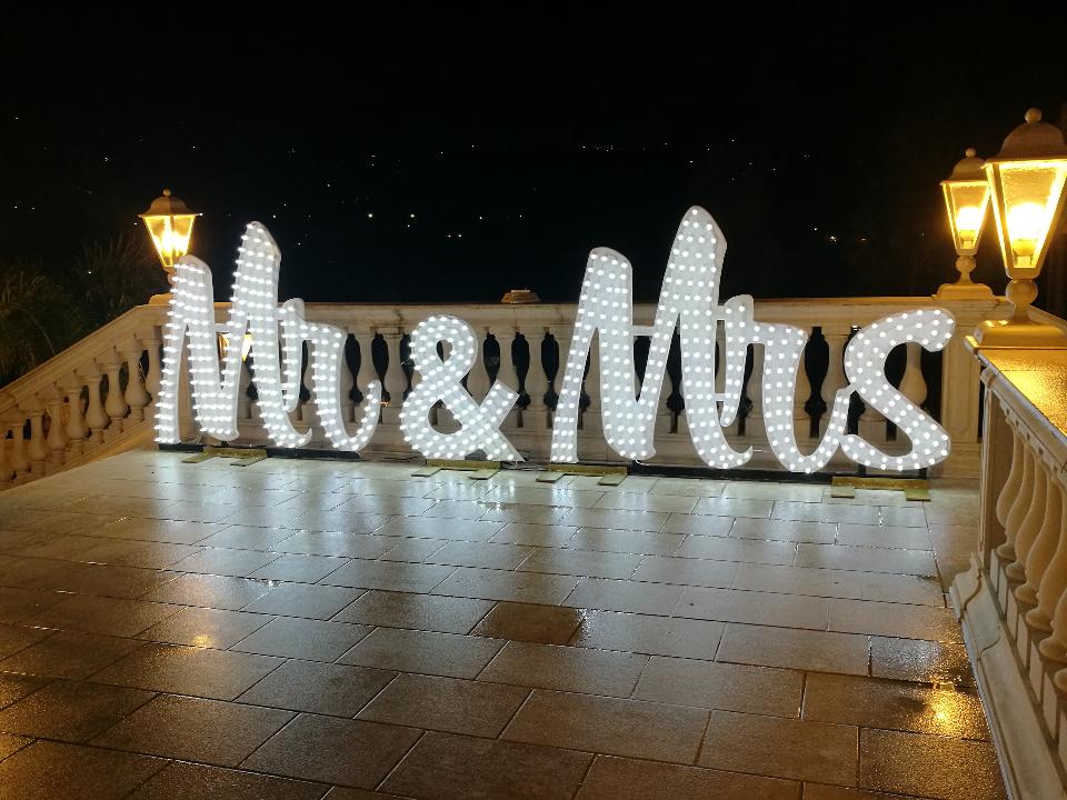 Scritta Luminosa MR & MRS Luminarie Matrimonio