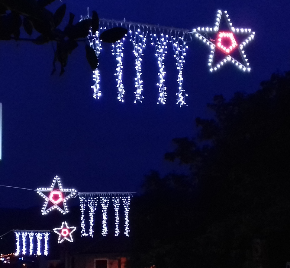 STRINGHE PER ADDOBBI STRADALI Luminarie Natalizie per Strade