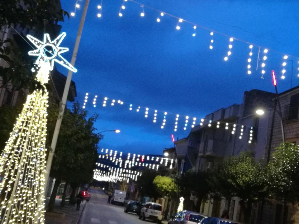 STRINGHE PER ADDOBBI STRADALI Luminarie Natalizie per Strade