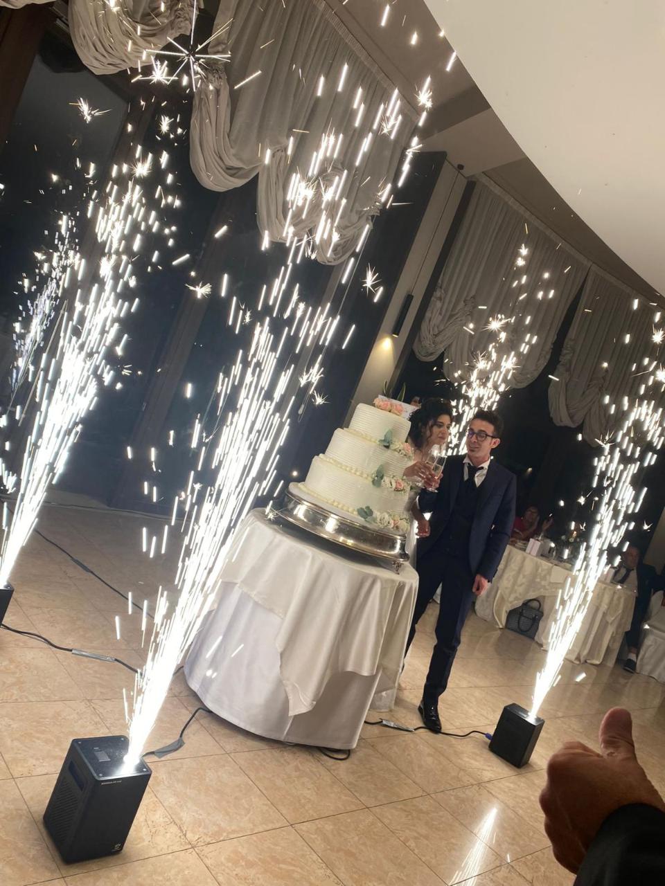 FONTANE A FREDDO LUMINOSE INGRESSO SPOSI TAGLIO TORTA Luminarie Matrimonio