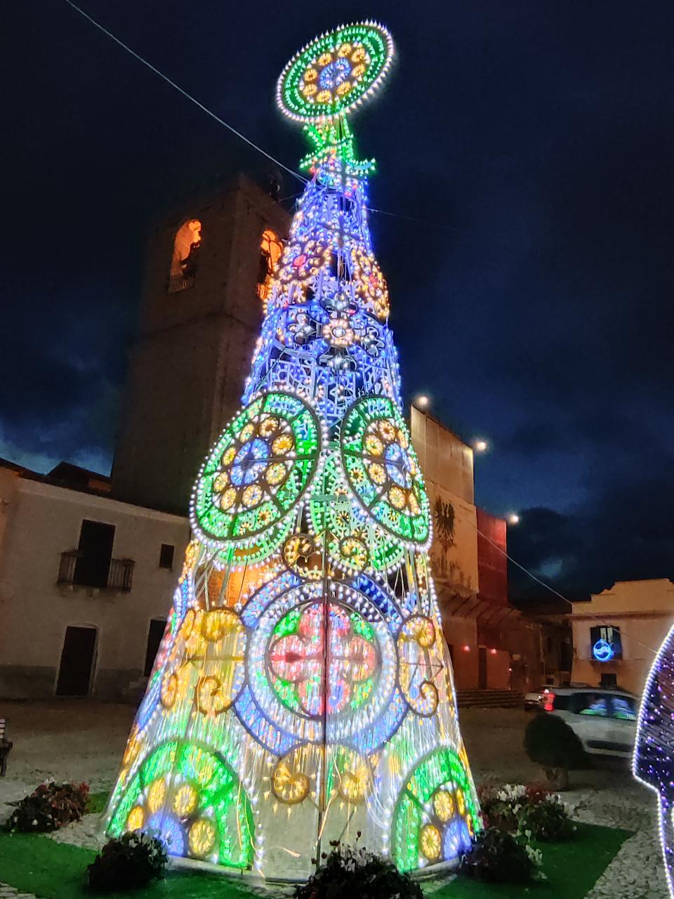 MEGA STRUTTURE TRIDIMENSIONALI Luminarie Natalizie per Piazze