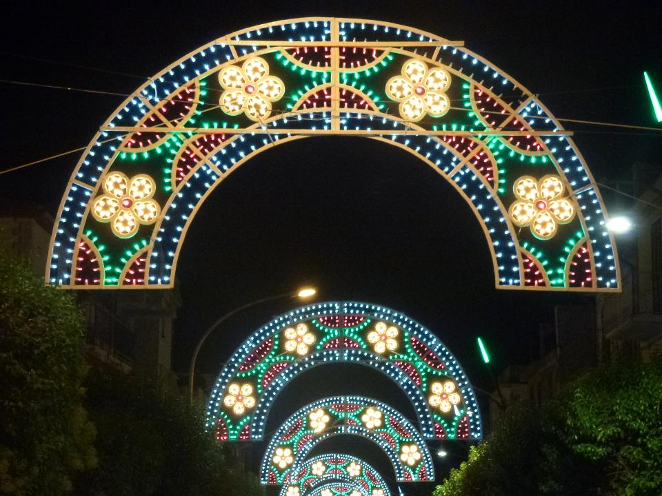 ARCO LUMINOSO FESTA PATRONALE Luminarie Matrimonio