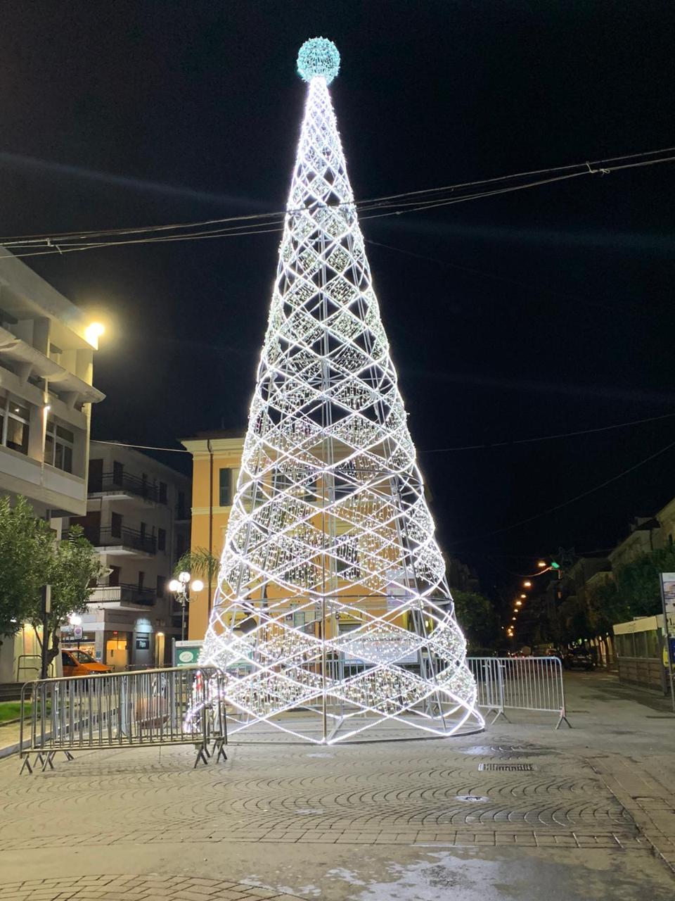 ALBERO A ROMBI 12Mt Luminarie Natalizie per Piazze