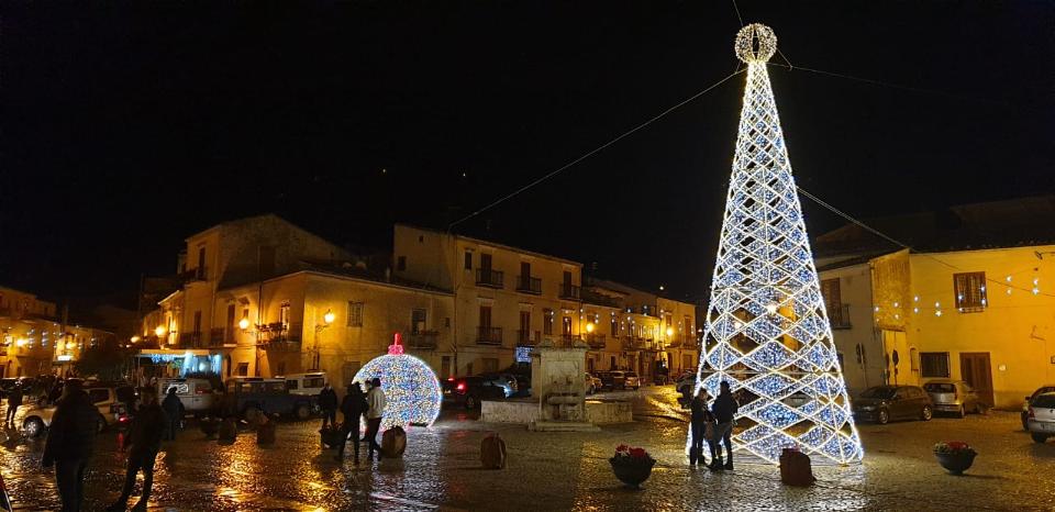 ALBERO A ROMBI 12Mt Luminarie Natalizie per Piazze