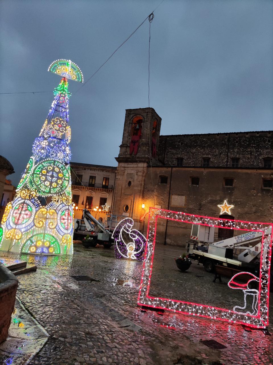 ALBERO CON PANNELLI LUMINARIE 3D - 12Mt Luminarie Natalizie per Piazze