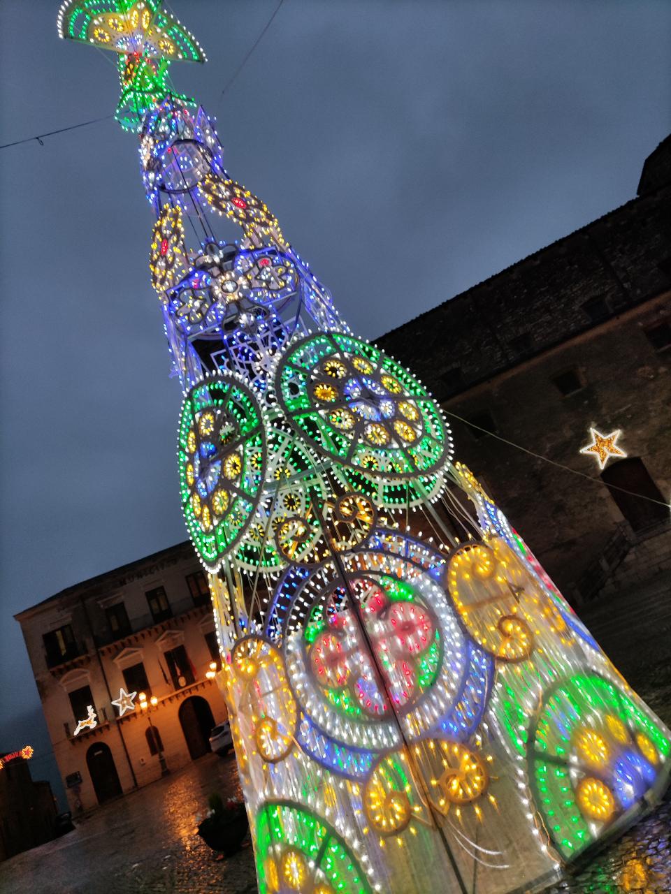 ALBERO CON PANNELLI LUMINARIE 3D - 12Mt Luminarie Natalizie per Piazze