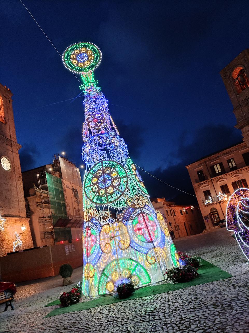 ALBERO CON PANNELLI LUMINARIE 3D - 12Mt Luminarie Natalizie per Piazze