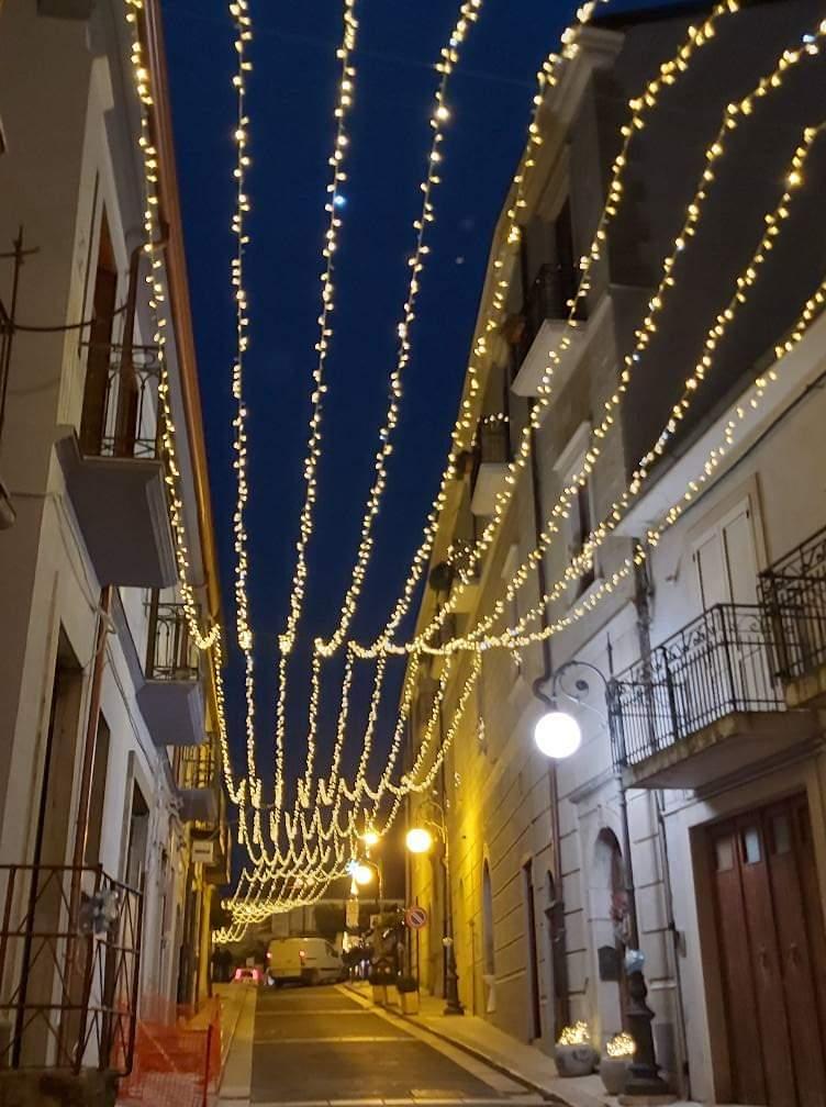 STRINGHE PER ADDOBBI STRADALI Luminarie Natalizie per Strade