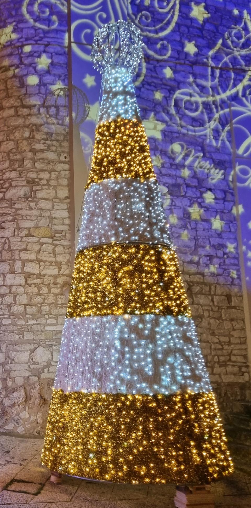 ALBERO CON FASCE GIALLE 7 mt Luminarie Natalizie per Piazze