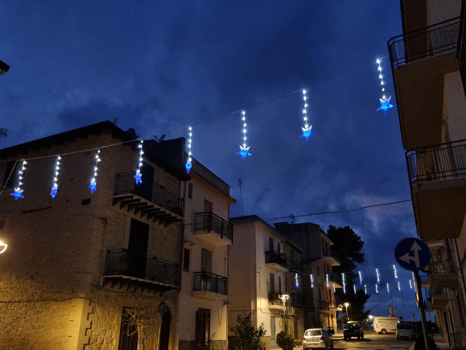 STRINGHE PER ADDOBBI STRADALI Luminarie Natalizie per Strade