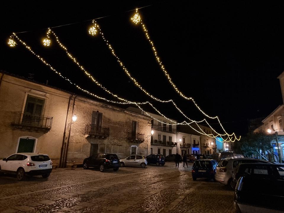 STRINGHE PER ADDOBBI STRADALI Luminarie Natalizie per Strade