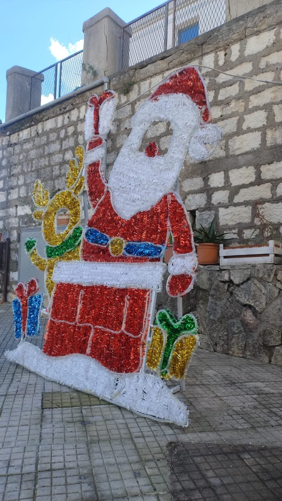 BABBO NATALE CON RENNA E REGALI SELFIE Luminarie Luminaria Natalizia