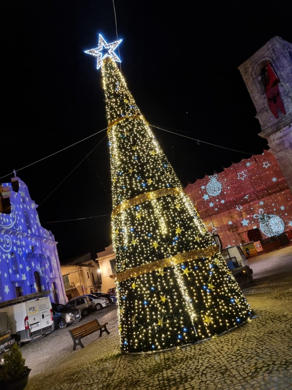 ALBERO CARPET VERDE E FIOCCHI 3D 12 Mt Luminarie Natalizie per Piazze