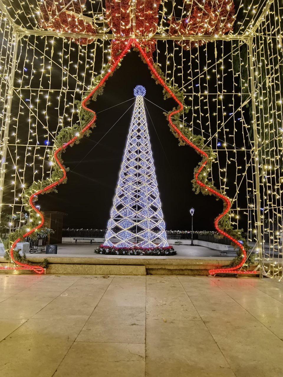 ALBERO A ROMBI 12Mt Luminarie Natalizie per Piazze