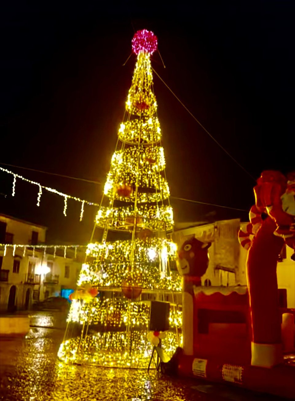 ALBERO CHAMPAGNE CON SFERE 12Mt Luminarie Natalizie per Piazze