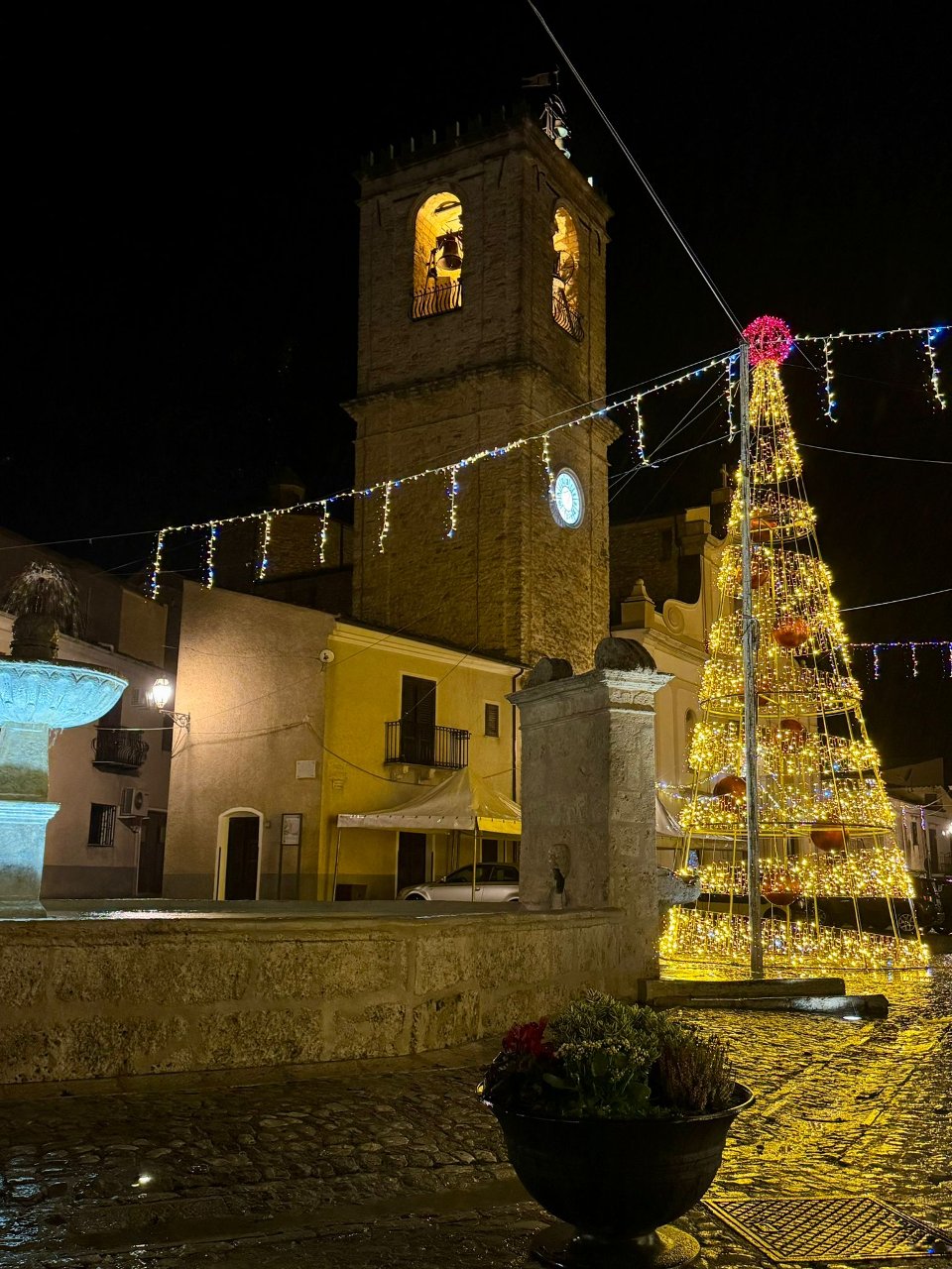 ALBERO CHAMPAGNE CON SFERE 12Mt Luminarie Natalizie per Piazze