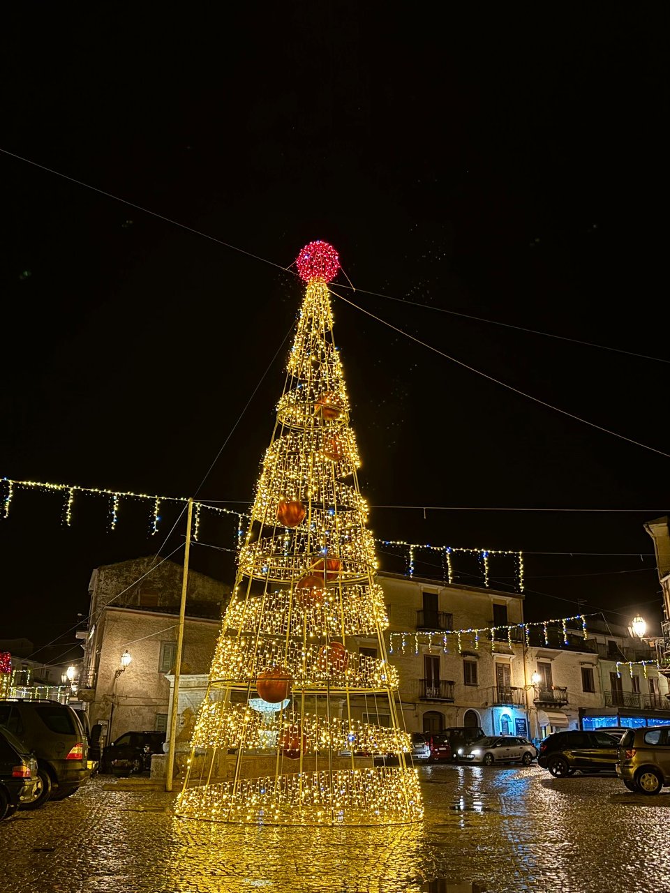 ALBERO CHAMPAGNE CON SFERE 12Mt Luminarie Natalizie per Piazze