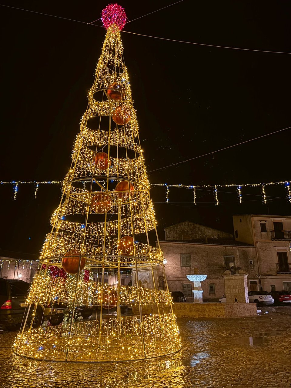 ALBERO CHAMPAGNE CON SFERE 12Mt Luminarie Natalizie per Piazze