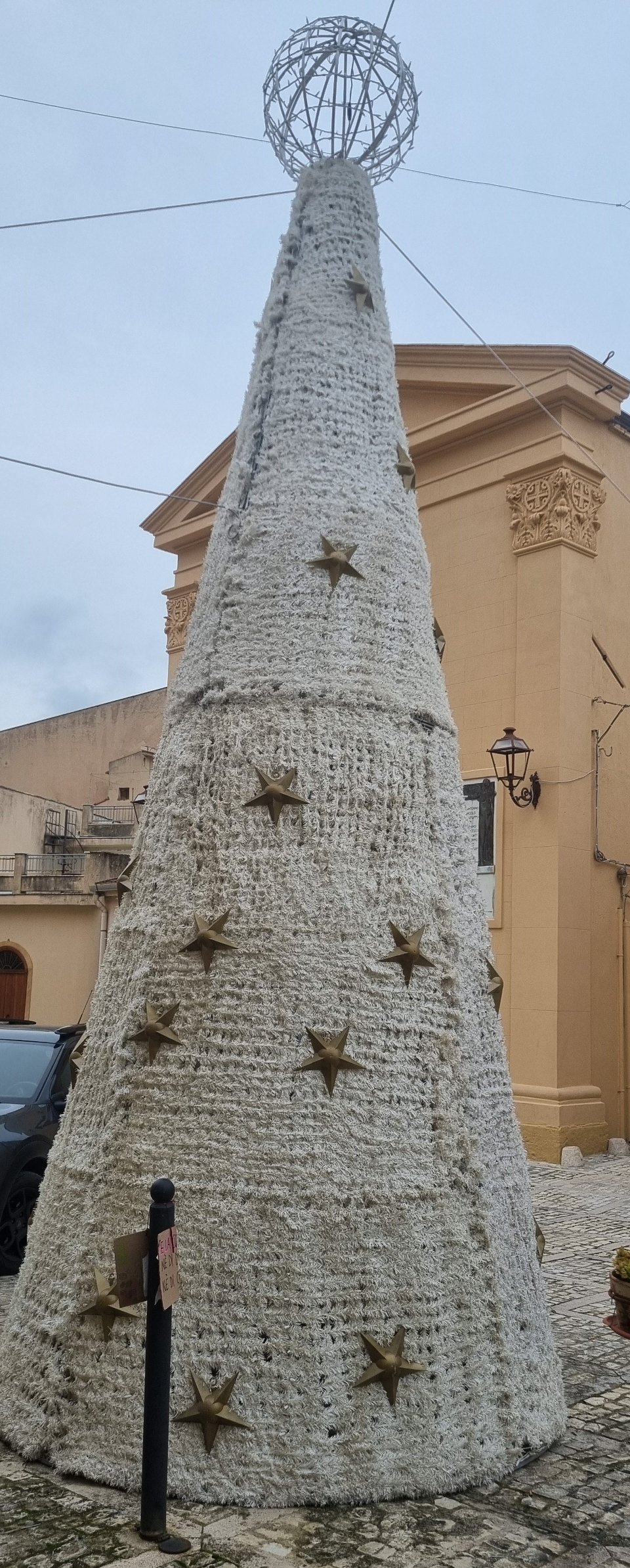 ALBERO INNEVATO CON STELLE 3D - 7 mt Luminarie Natalizie per Piazze
