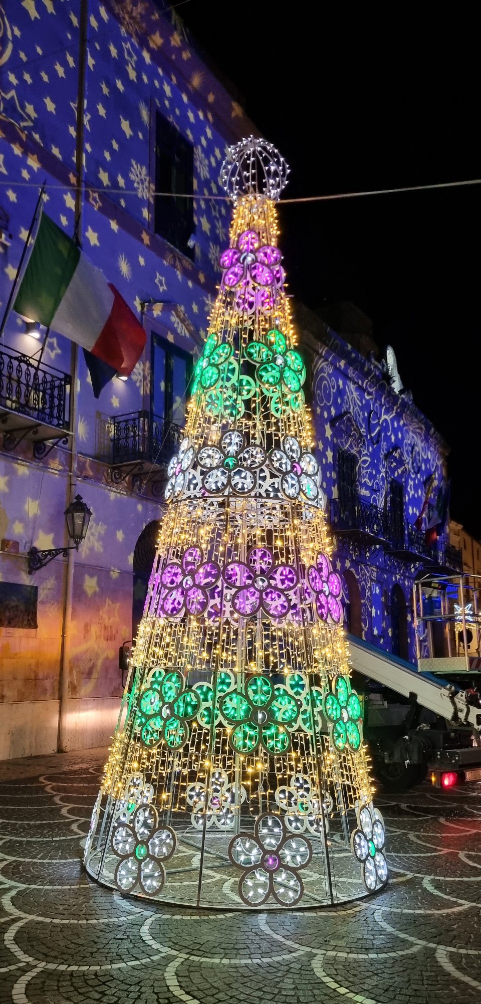 ALBERO CON FIORI LUMINARIA 7 mt Luminarie Natalizie per Piazze