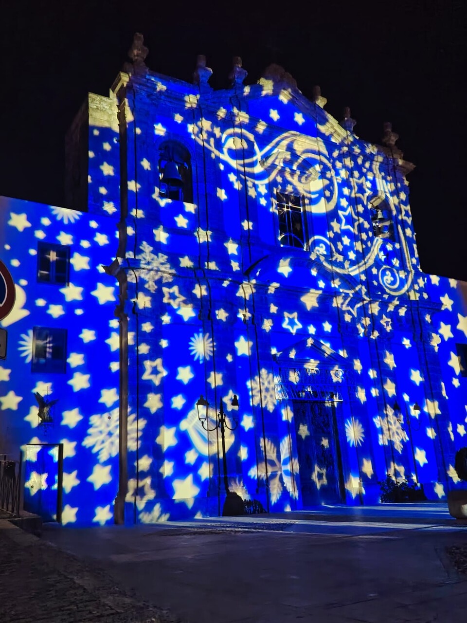 PROIEZIONI SU PROSPETTI DI IMMAGINI NATALIZIE Proiezioni Natalizie su Prospetti