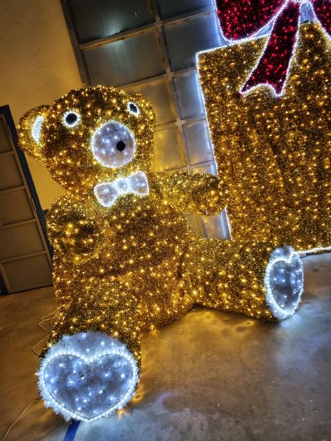 ORSO SELFIE Luminarie Natalizie per Piazze