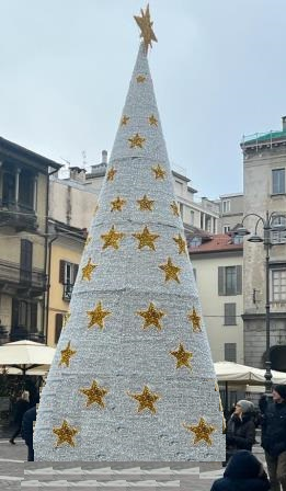 ALBERO INNEVATO CON STELLE 3D - 7 mt Luminarie Natalizie per Piazze