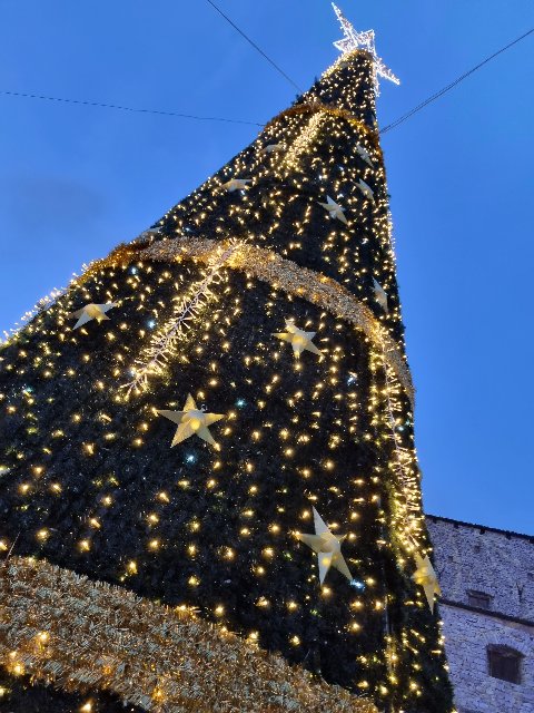 ALBERO CARPET VERDE con Fiocchi o Stelle 12 Mt Luminarie Natalizie per Piazze