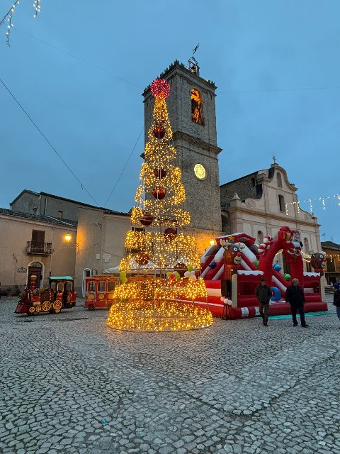 ALBERO SPIRALE SCOMPOSTA CON SFERE 12Mt Luminarie Natalizie per Piazze