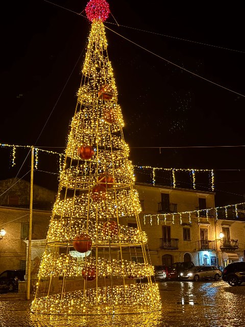 ALBERO SPIRALE SCOMPOSTA CON SFERE 12Mt Luminarie Natalizie per Piazze