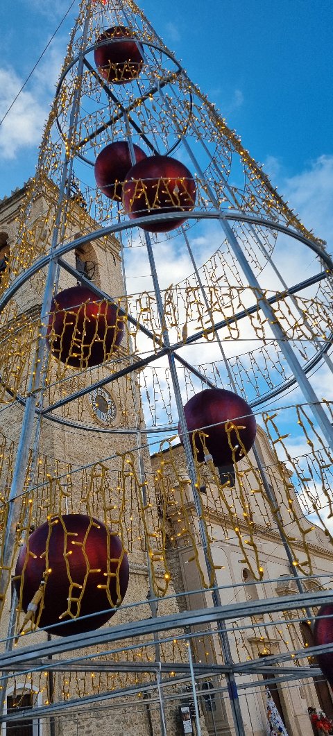 ALBERO SPIRALE SCOMPOSTA CON SFERE 12Mt Luminarie Natalizie per Piazze