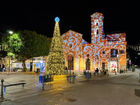 ALBERO CARPET VERDE con Fiocchi o Stelle 12 Mt Luminarie Natalizie per Piazze