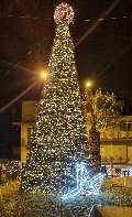 ALBERO CON GHIRLANDE VERDI 7 mt Luminarie Natalizie per Piazze