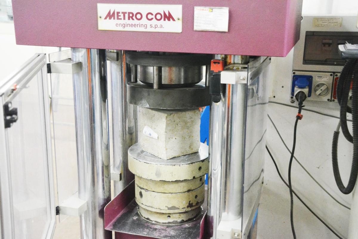 Prove di Compressione su Calcestruzzo indurito
