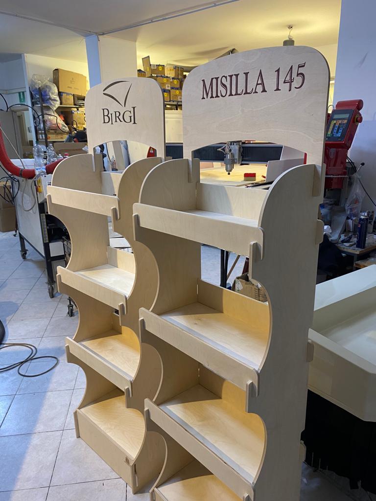 Espositore in legno A&D da terra per bottiglie di vino, 4 ripiani