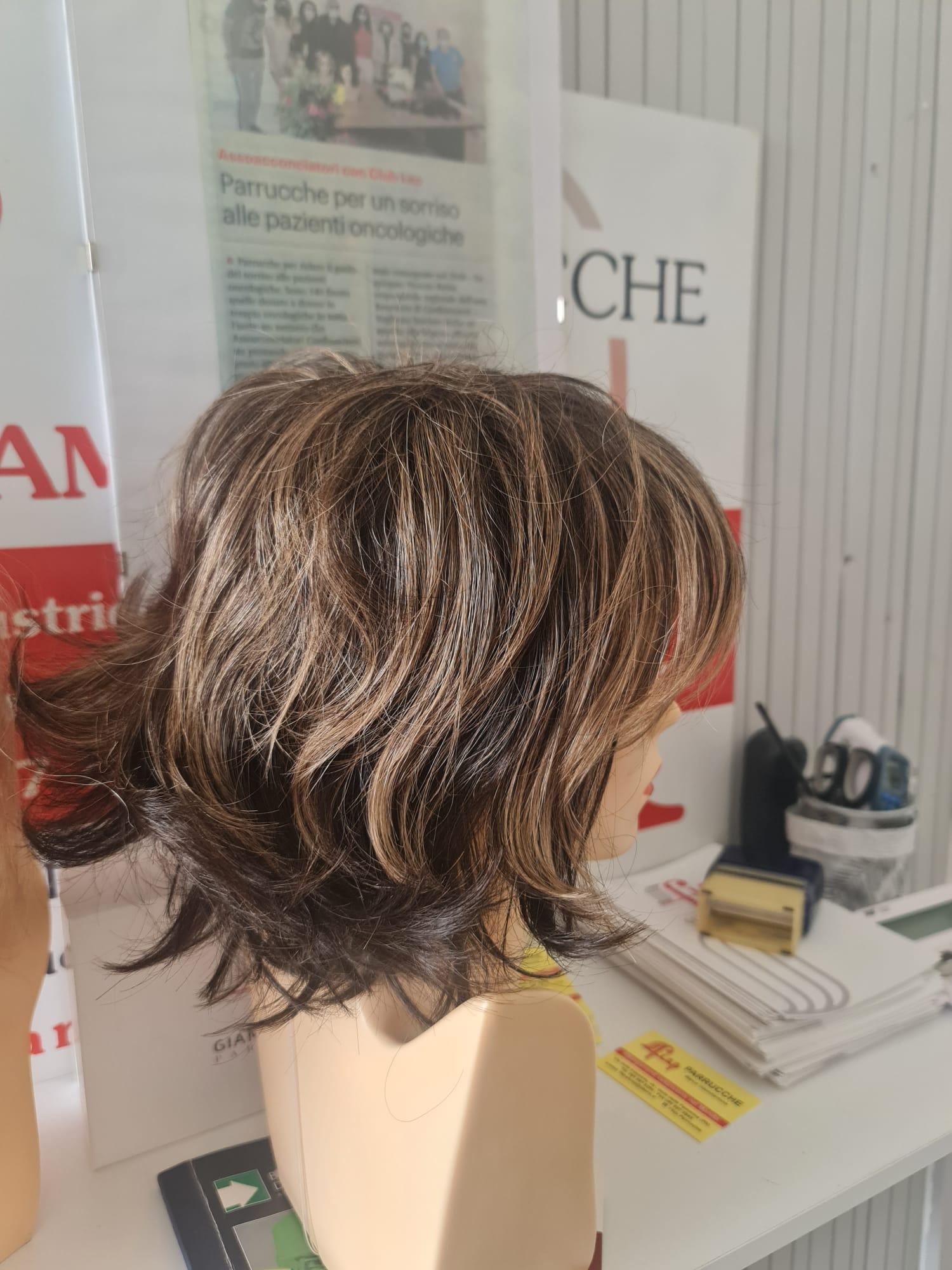 Parrucca capelli corti