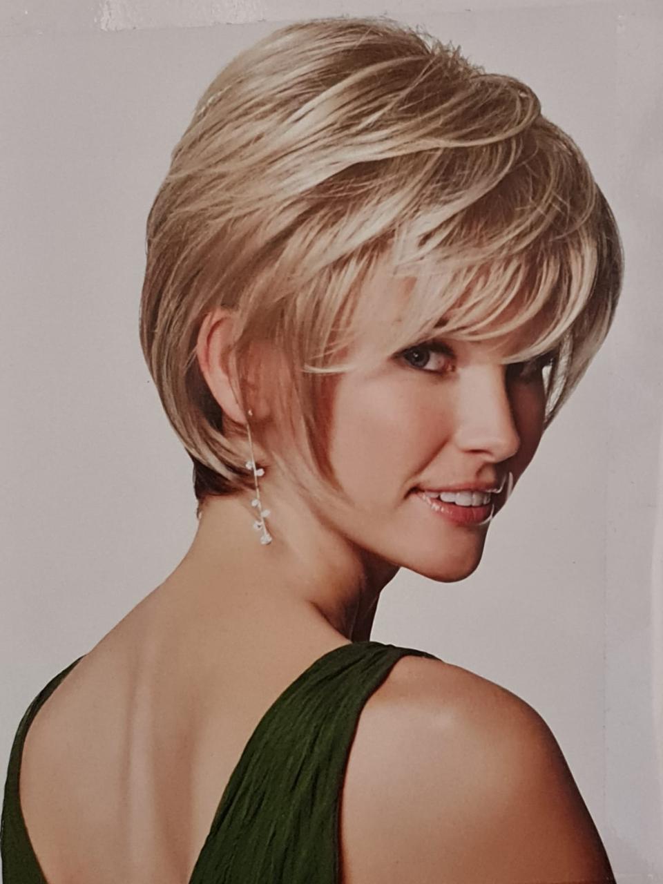 Parrucca capelli corti