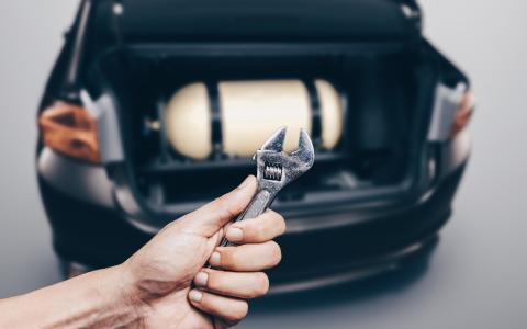 Installazione Ganci Traino e Serbatoi Gas Auto Enna