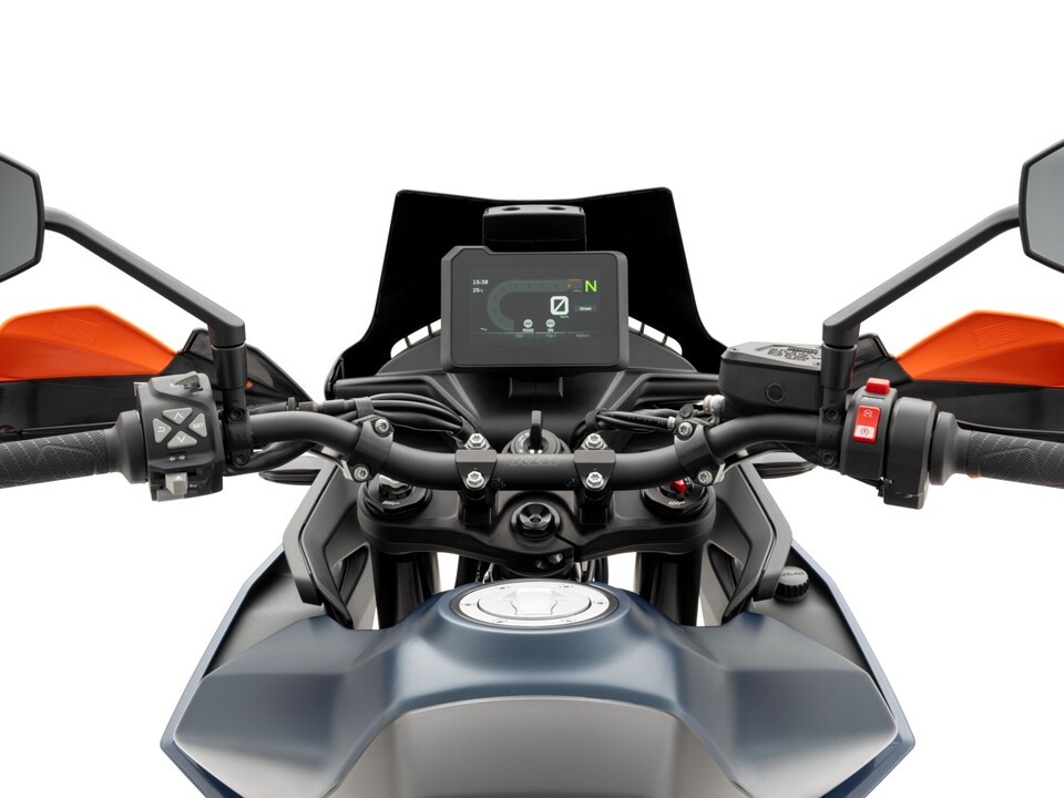 KTM PRESENTA LA 890 SMT 2026