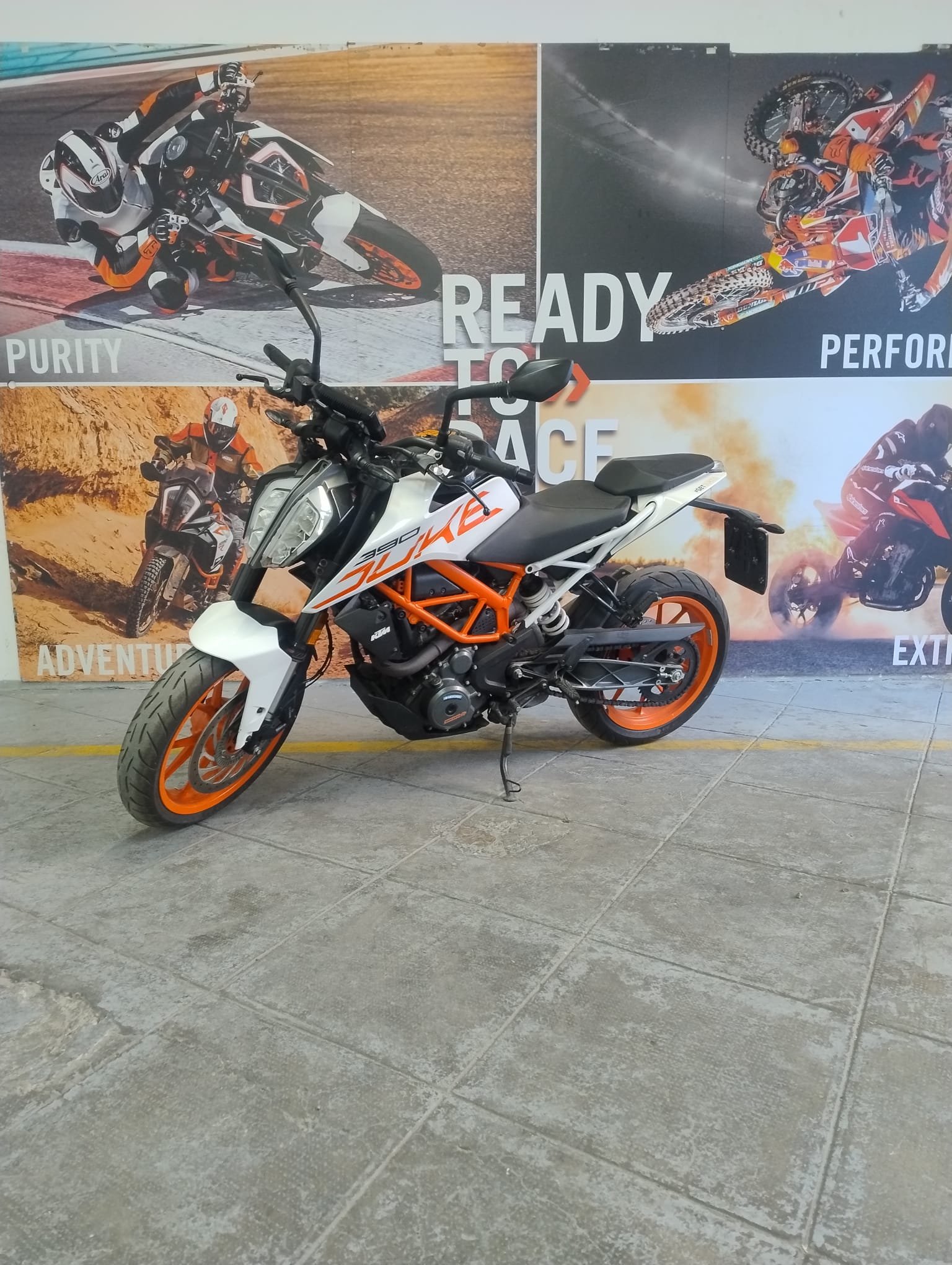 DUKE 390 KTM
