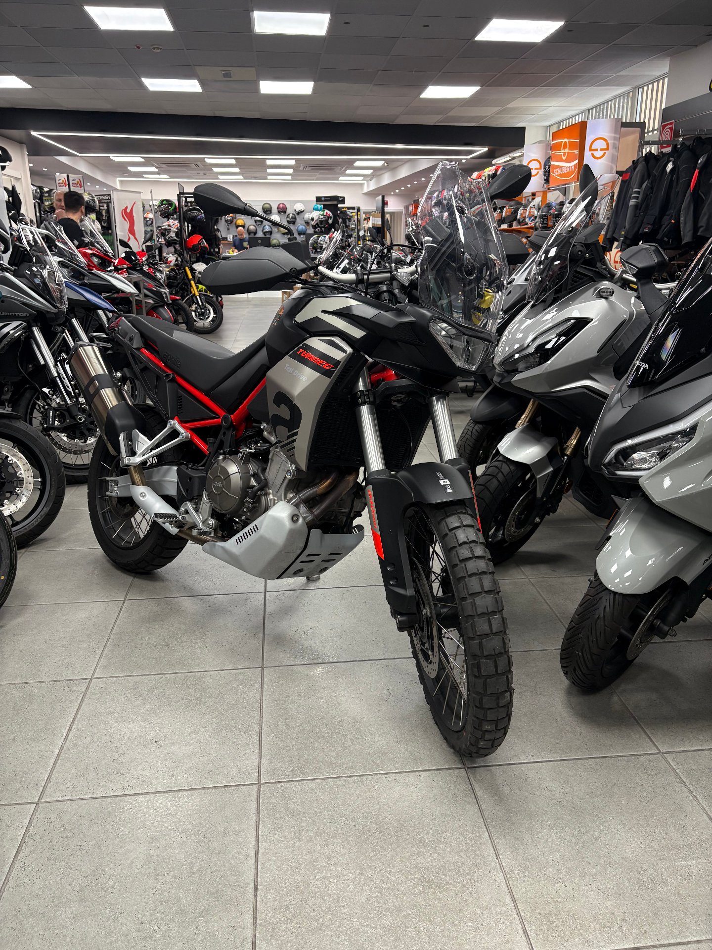 TUAREG 660 CON BORSE URBAN Aprilia