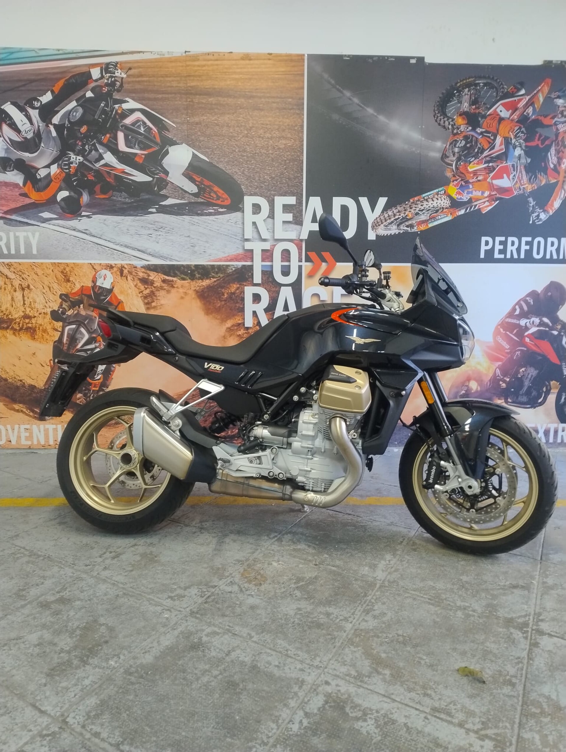 V100 MANDELLO-AZIENDALE Moto Guzzi
