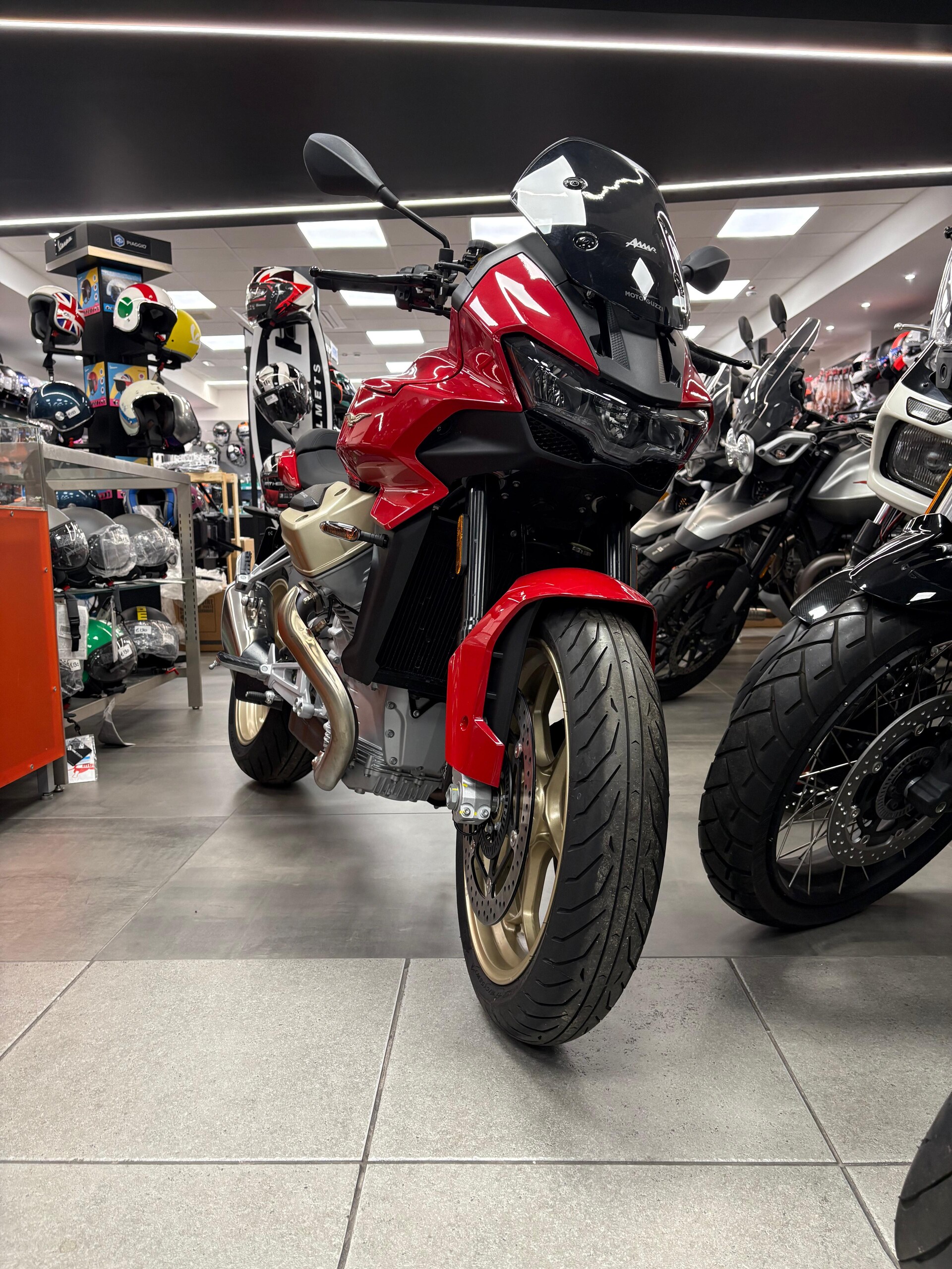 V100 MANDELLO - KM0 Moto Guzzi