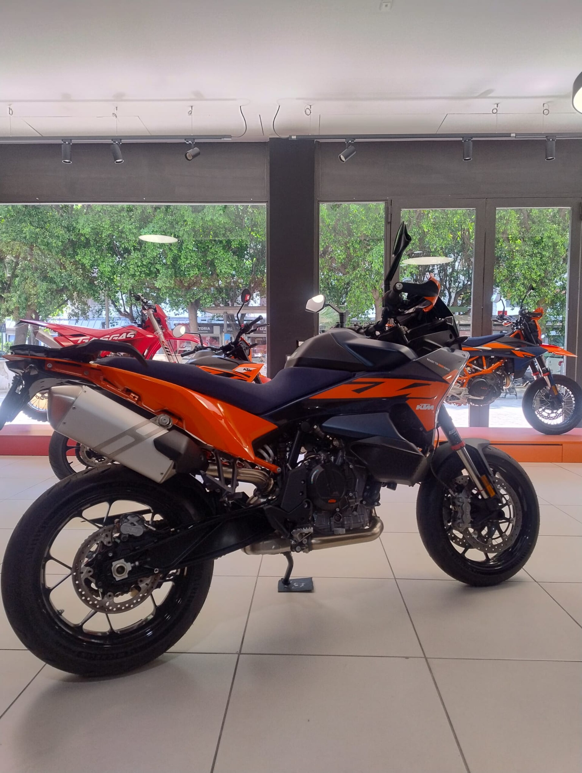 890 SMT KTM