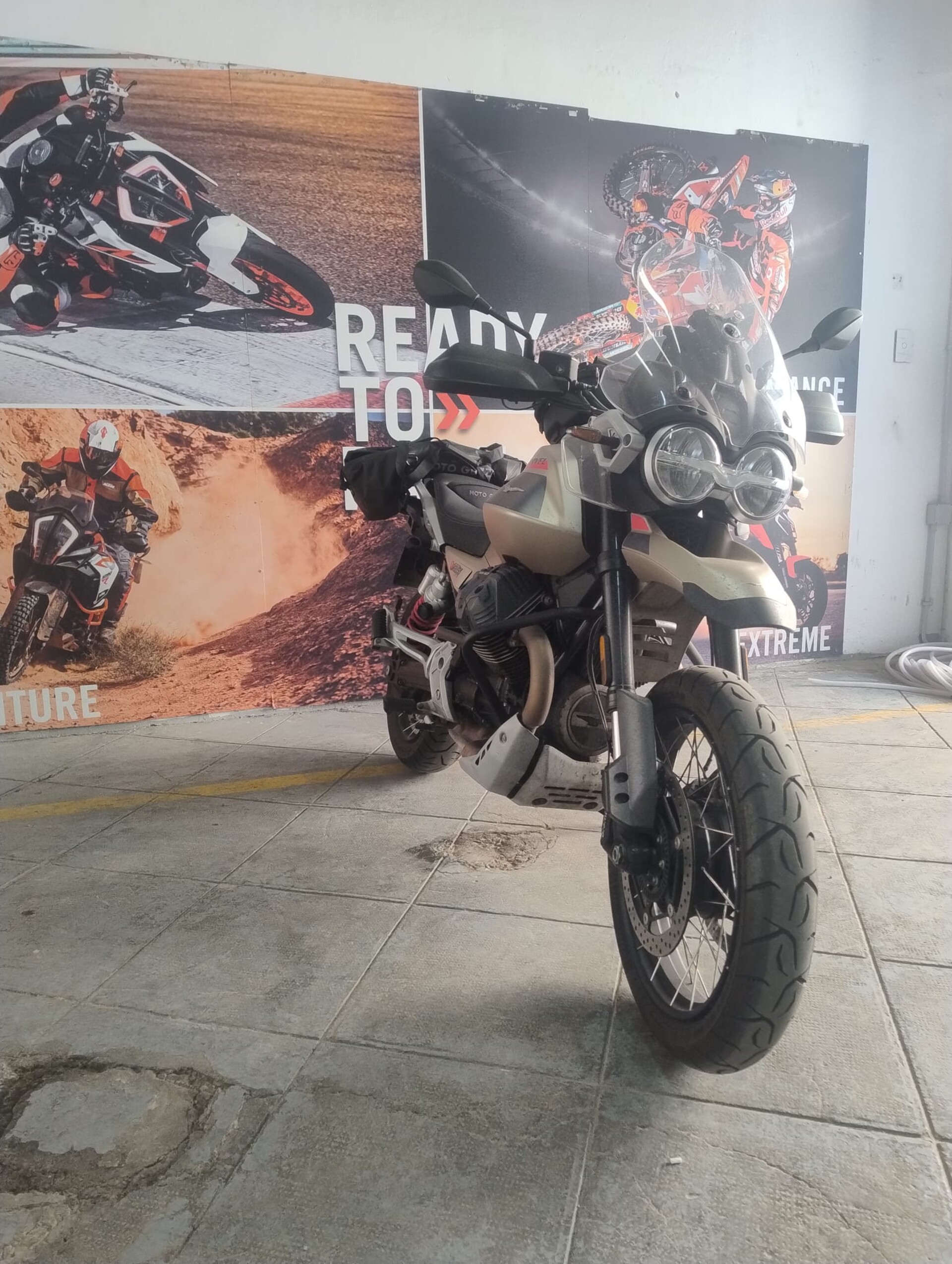 V85 Moto Guzzi TRAVEL