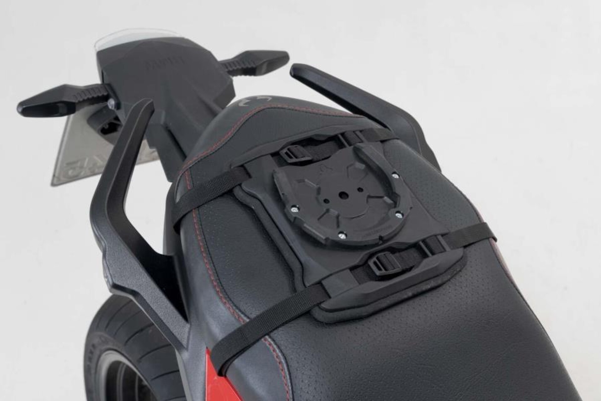 PRO SEAT RING-NERO. PER FISSAGGIO SULLA SELLA. SW-MOTECH