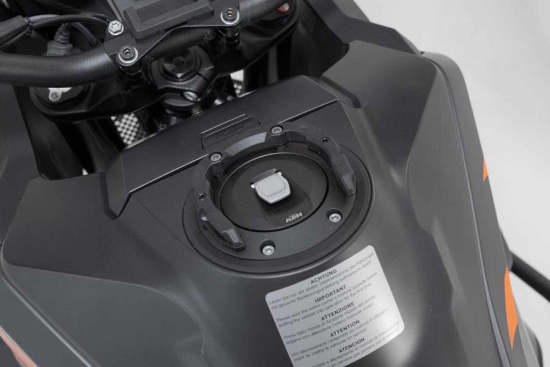 ANELLO SERBATOIO PRO-NERO. KTM 1290 SUPER ADVENTURE (21-). SW-MOTECH
